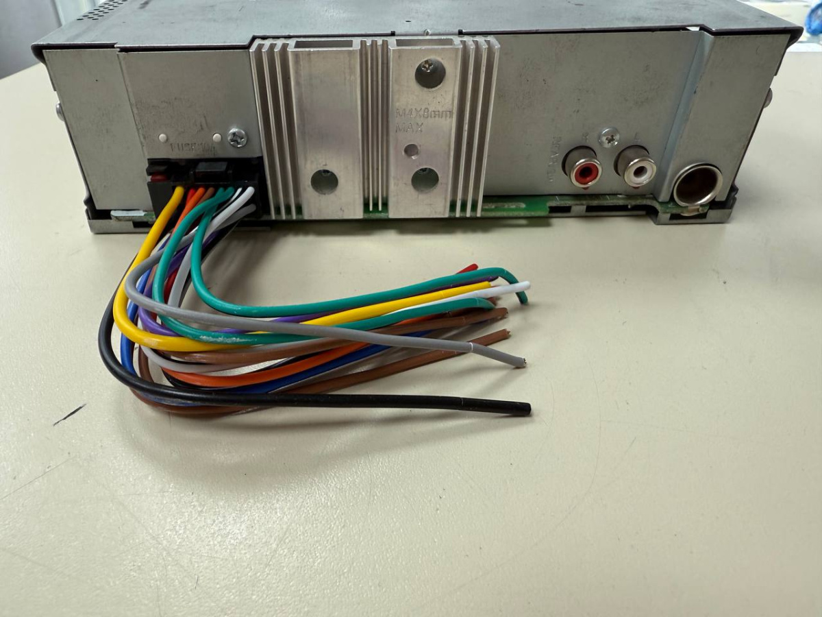 Автомагнитола Kenwood KMM-105