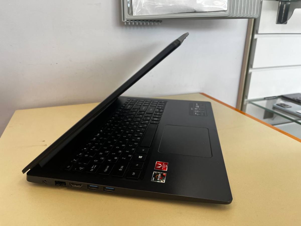 Ноутбук Lenovo; Ryzen 5 3500U, Radeon Vega 8, 8 Гб, 256 Гб, Нет
