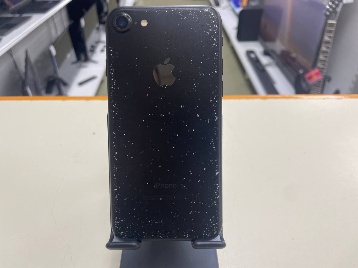 Смартфон Apple iPhone 7 32Gb