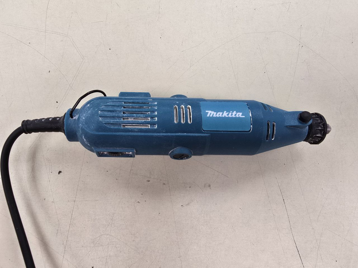Гравер Makita GD0603