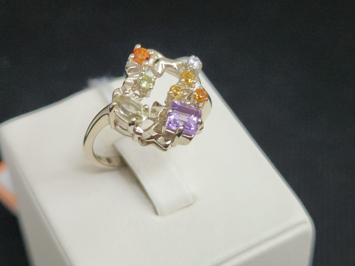 КОЛЬЦО С КАМНЯМИ (Au 585)