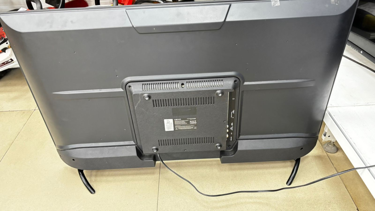 LED Телевизор Dexp 40FCS1