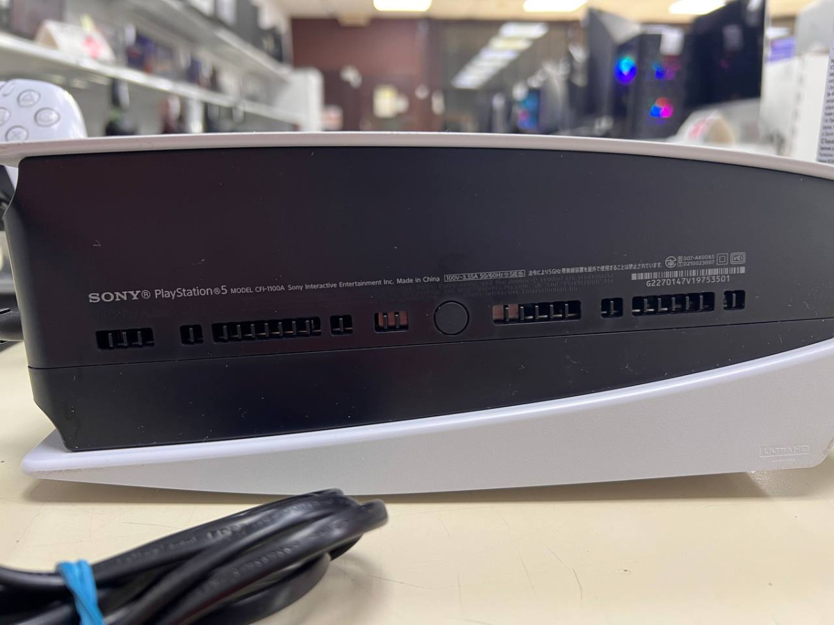 Игровая приставка PlayStation 5 825Gb (С дисководом)