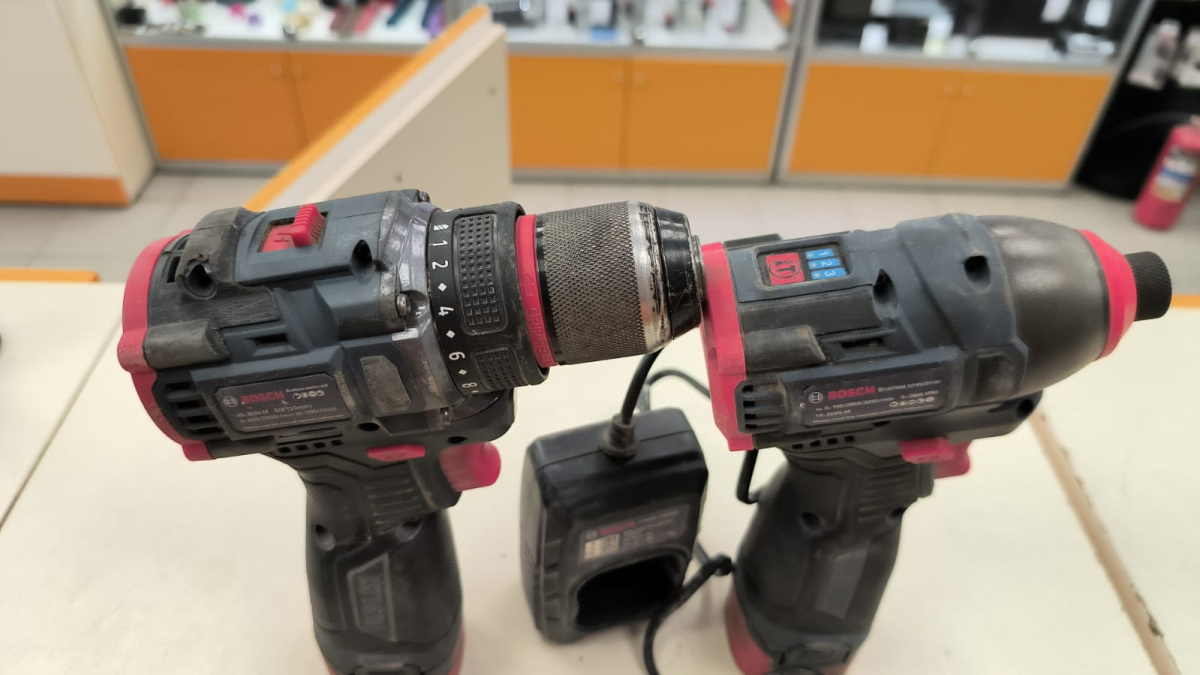 Шуруповерт Bosch EasyImpact 1200;