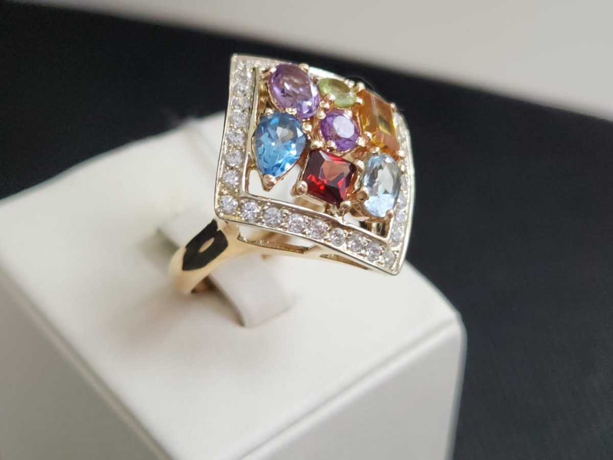 КОЛЬЦО С КАМНЯМИ (Au 585)