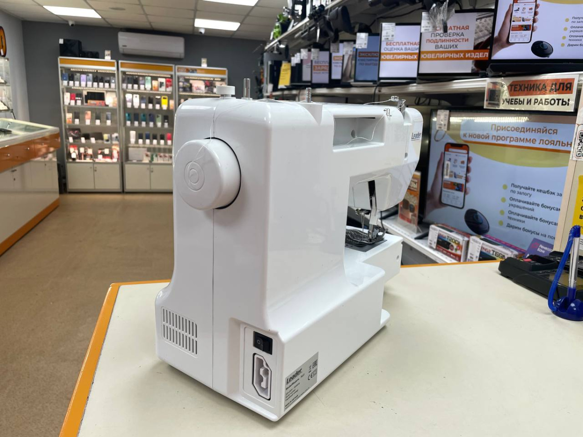 Швейная машина Leader Noir