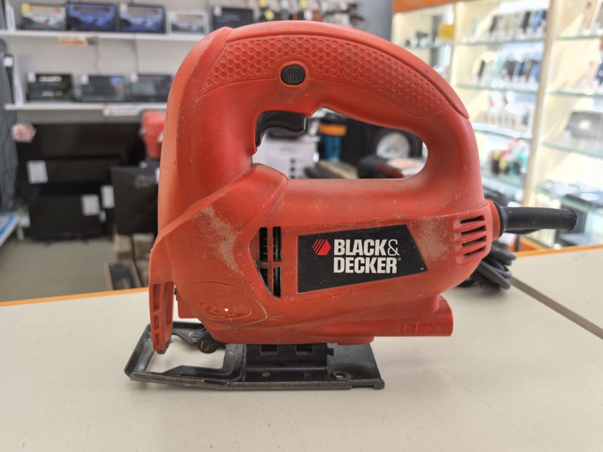 Лобзик Black & Decker KS600E