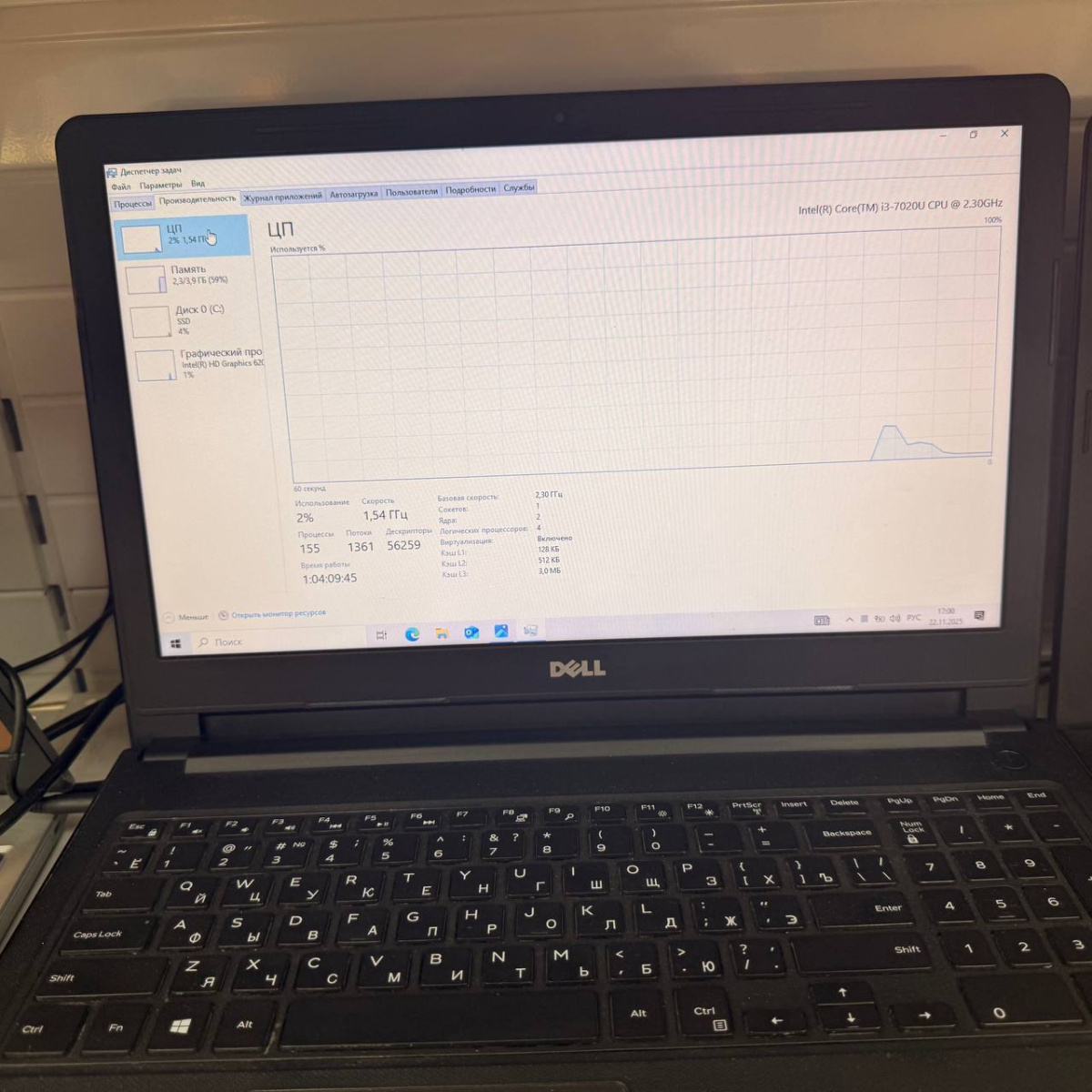 Ноутбук DELL; Core i3-7020U, Intel HD Graphics 620, 4 Гб, 256 Гб, Нет