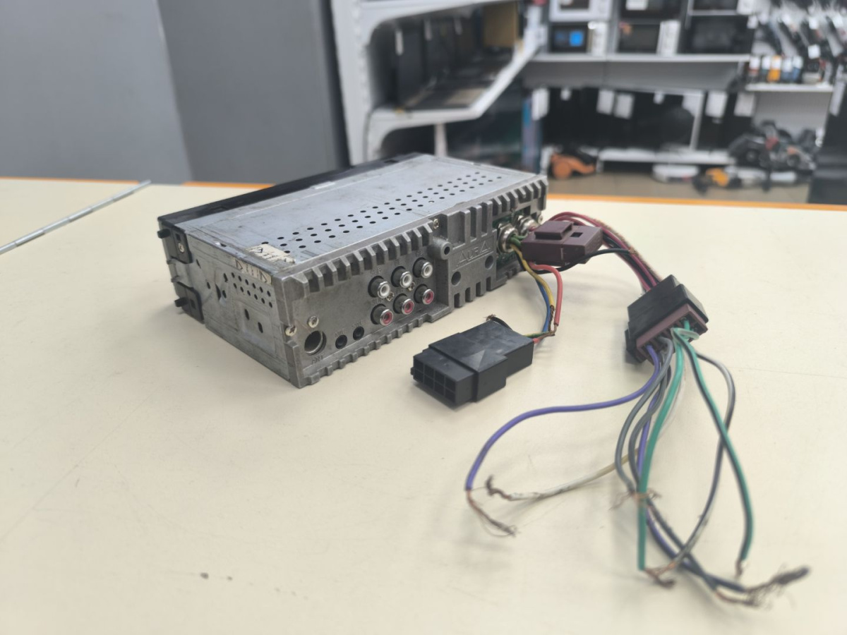 Автомагнитола Aura AMH-79DSP