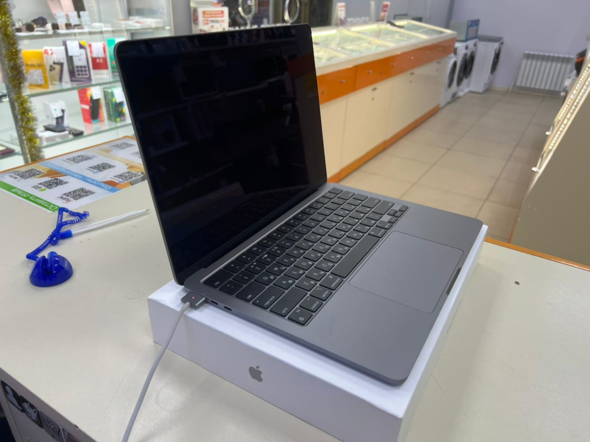 Ноутбук Apple MacBook Air 13 M2 8/256 (A2681)