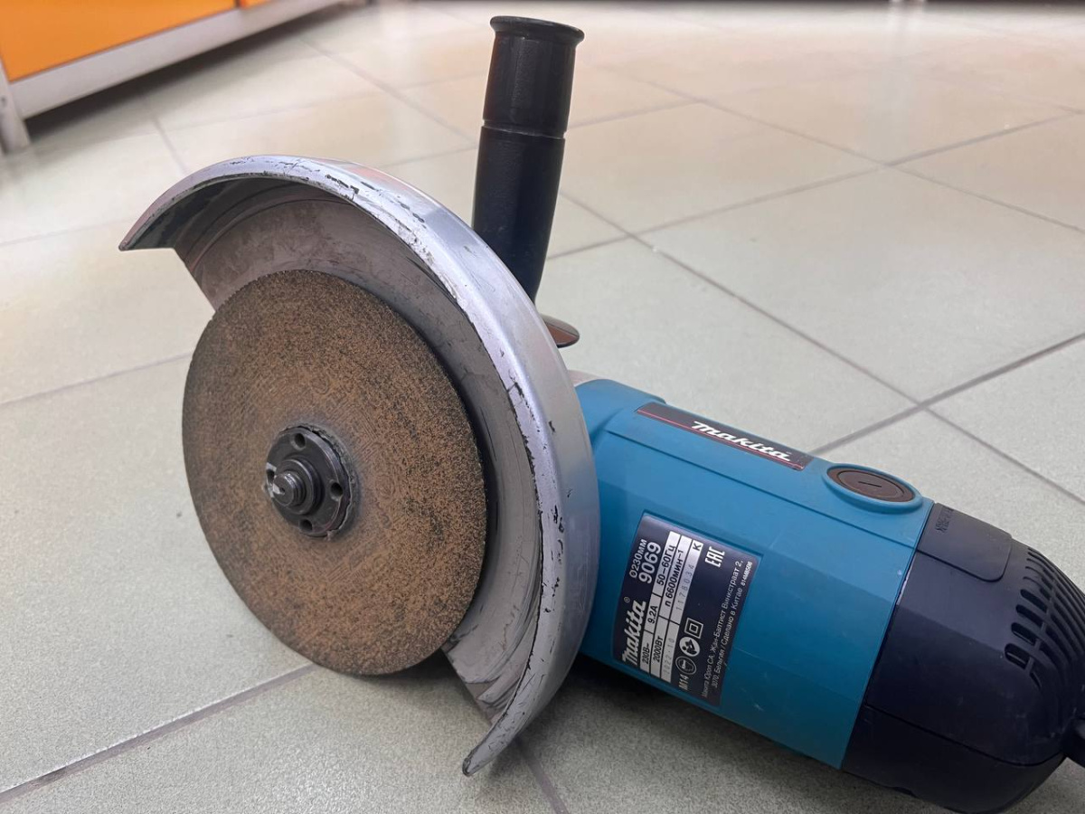 Угловая шлифмашина Makita 9069/230