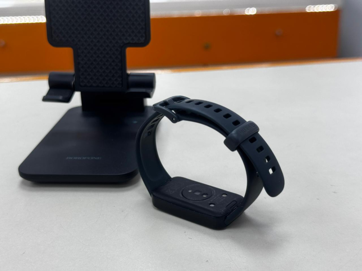 Смарт-часы Huawei BAND 8