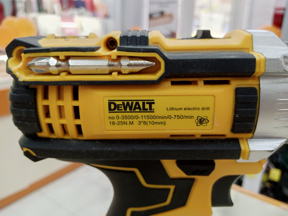 Шуруповерт Dewalt 48V