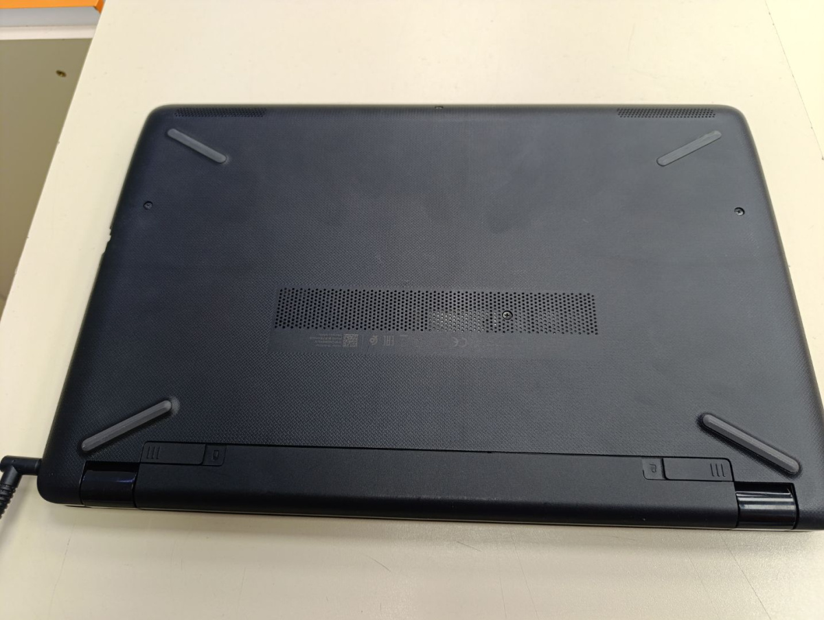 Ноутбук HP 15-rb501ur; A6-9220, Radeon R4 series, 4 Гб, Нет