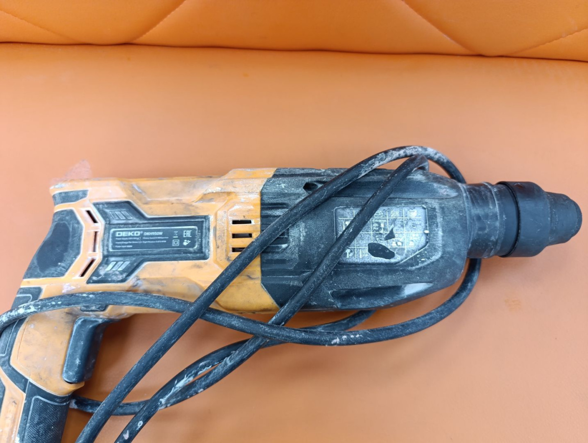 Перфоратор Deko DKH1000W