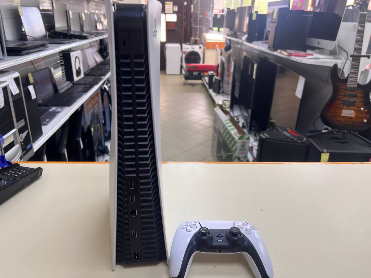 Игровая приставка PlayStation 5 825Gb (С дисководом)