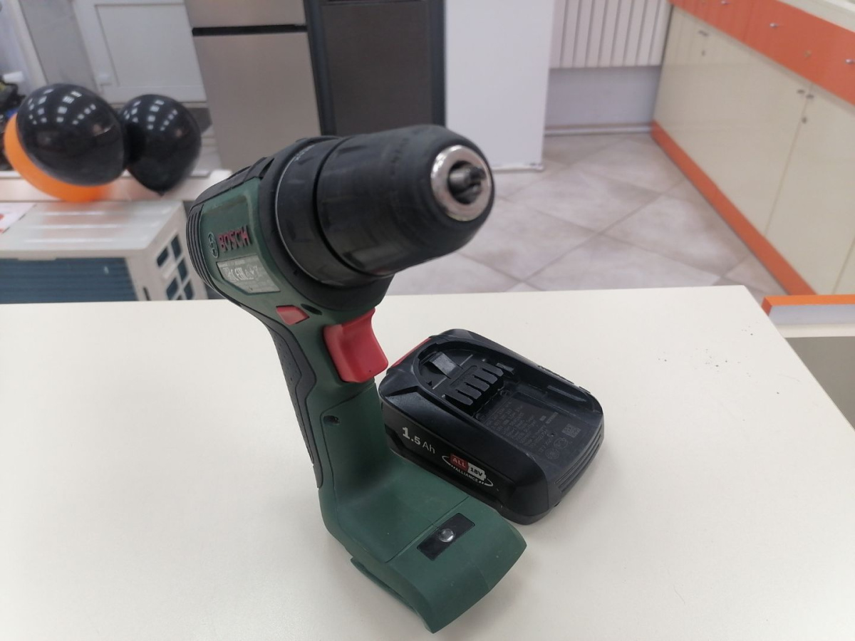 Шуруповерт Bosch Universal Drill 18v