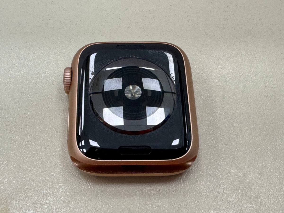 Смарт-часы Apple Watch Series 4 40 мм