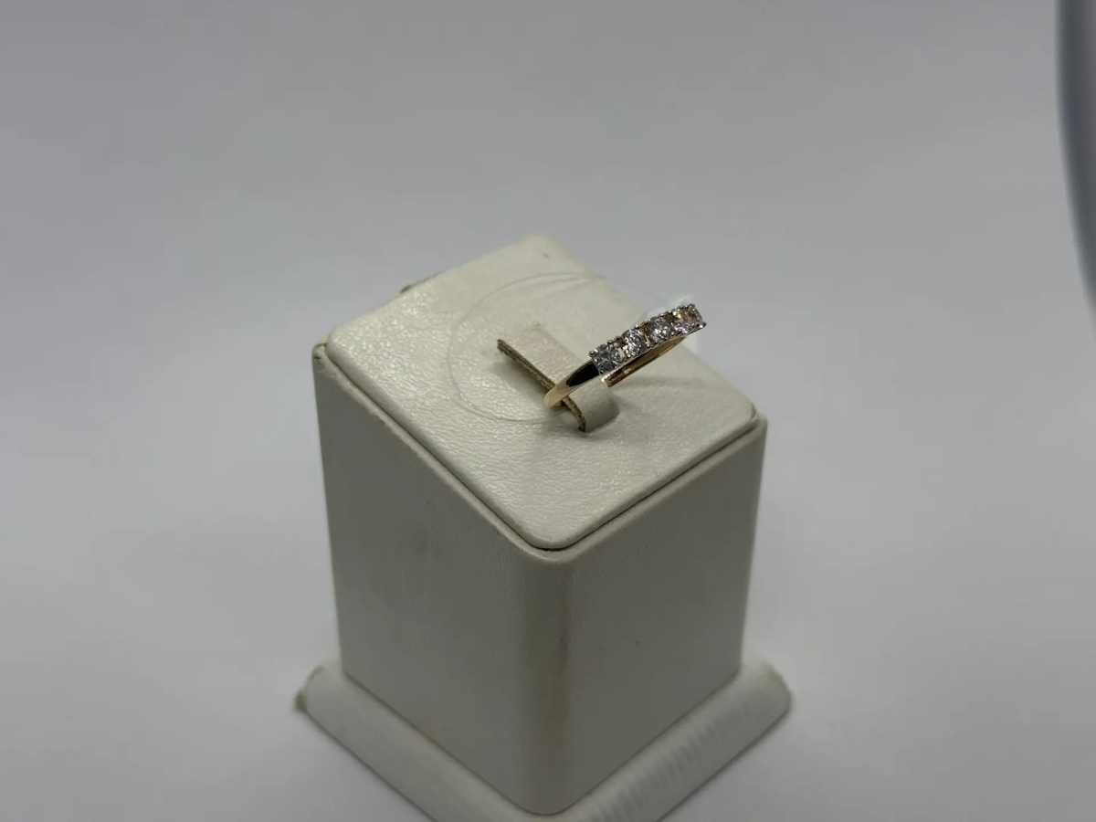 КОЛЬЦО С КАМНЯМИ (Au 585)