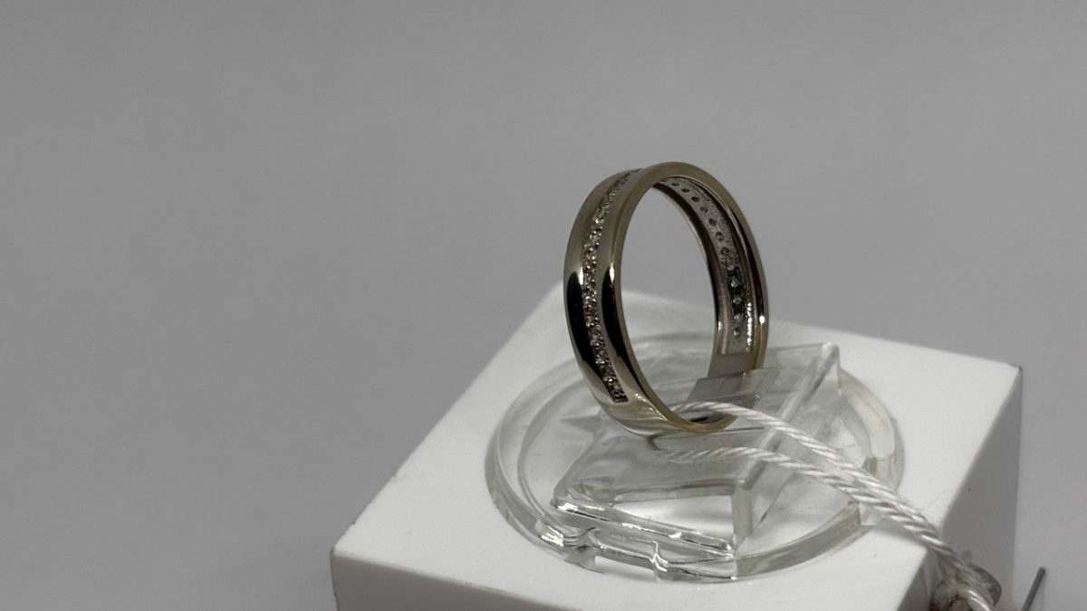 КОЛЬЦО С КАМНЯМИ (Au 585)