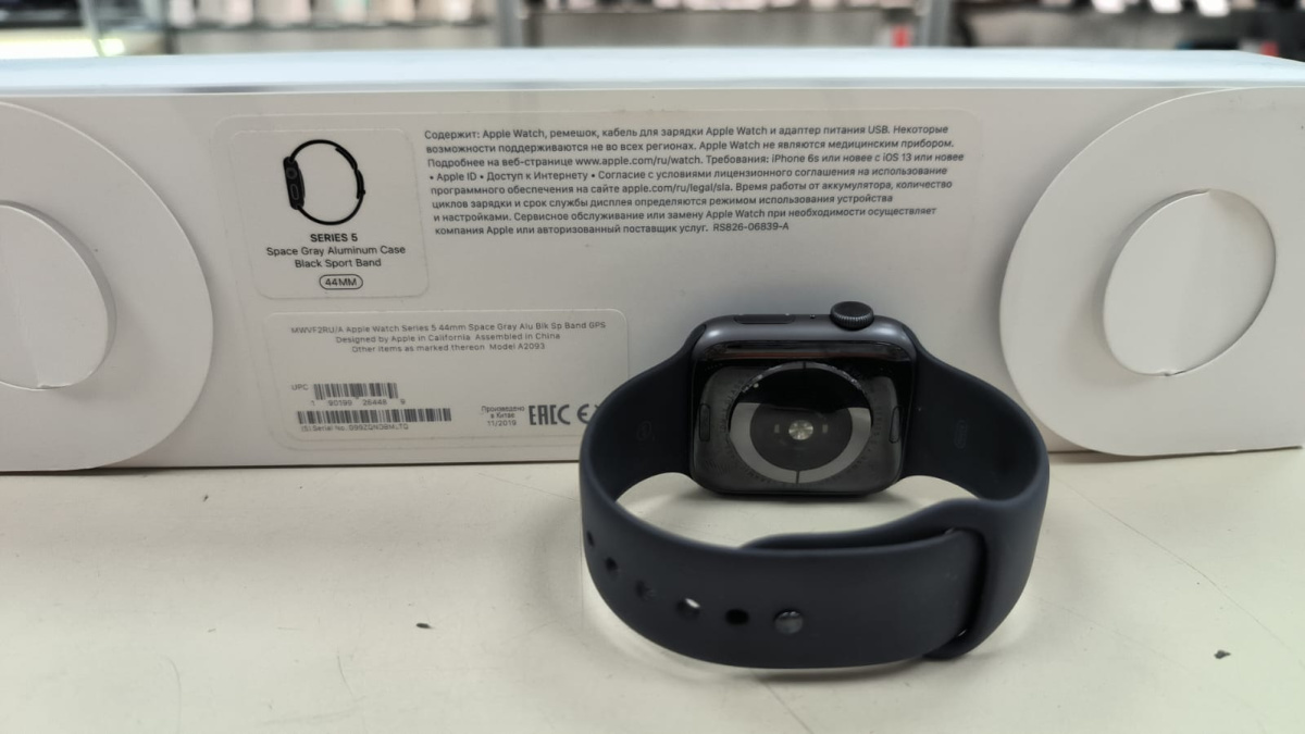Смарт-часы Apple Watch Series 5 44 мм