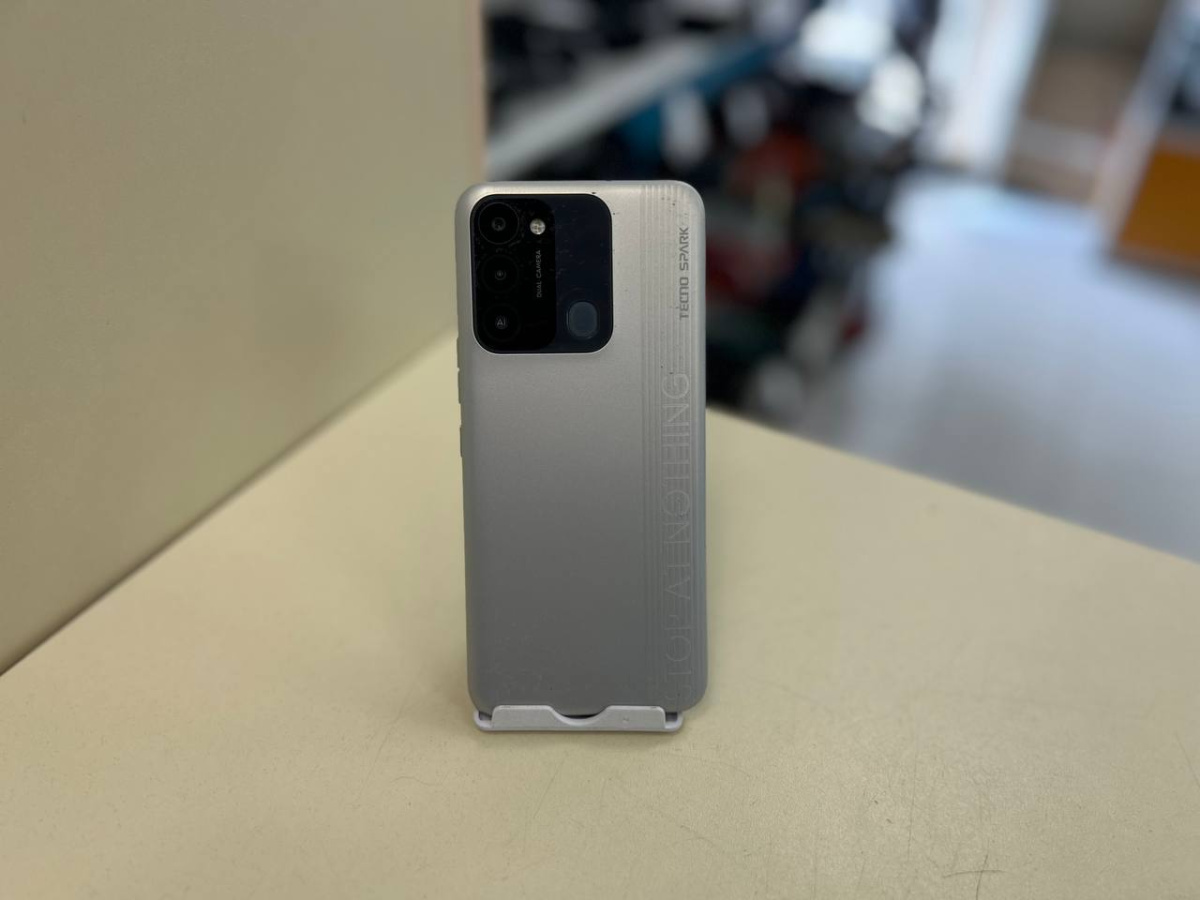 Смартфон Tecno Spark 8C 4/64
