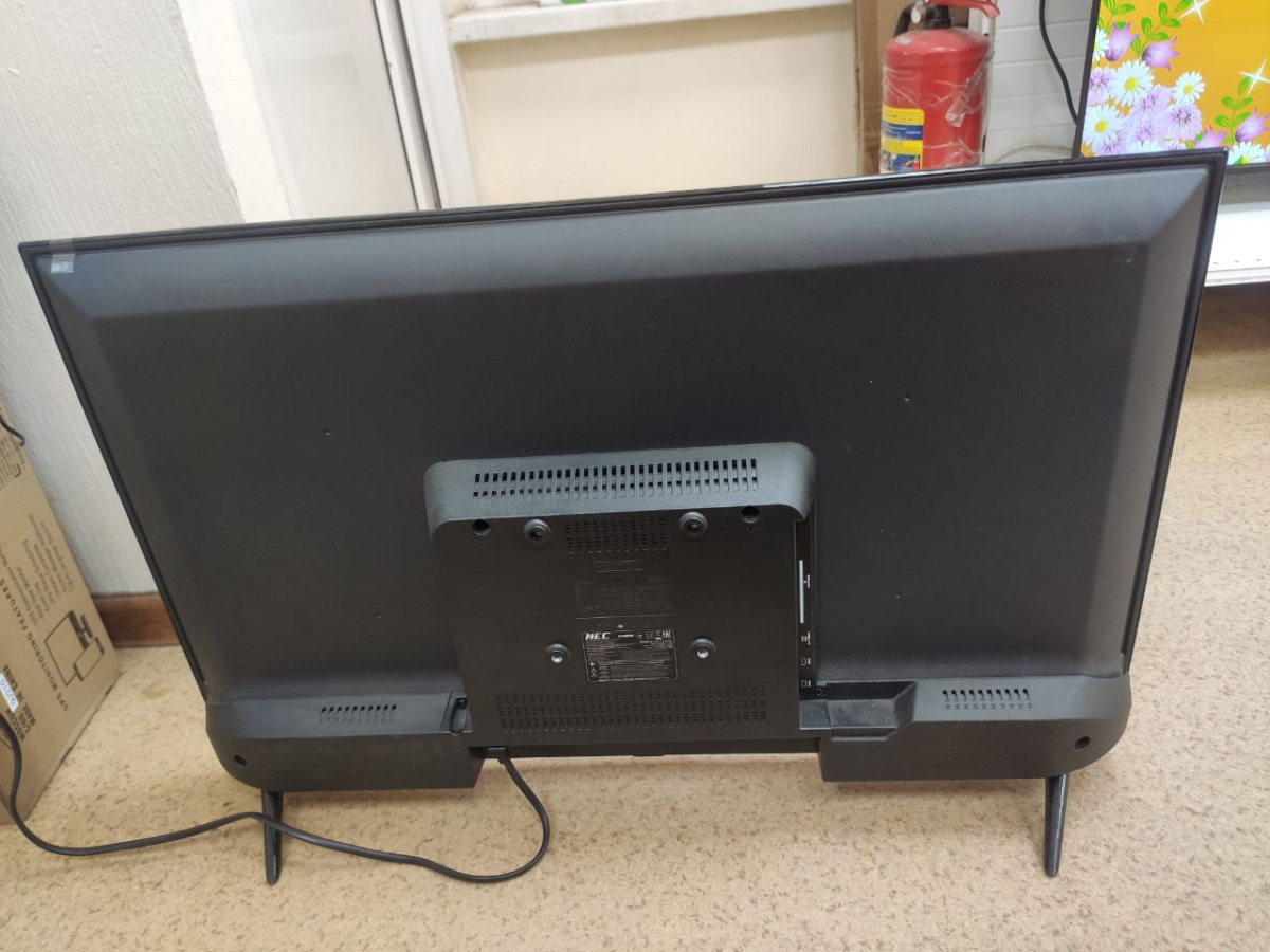 LED Телевизор HEC R1 32 HD;