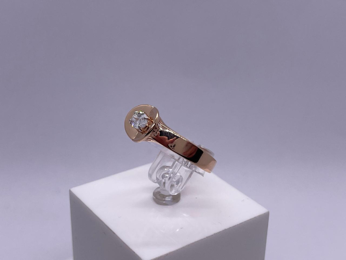 КОЛЬЦО С КАМНЯМИ (Au 585)