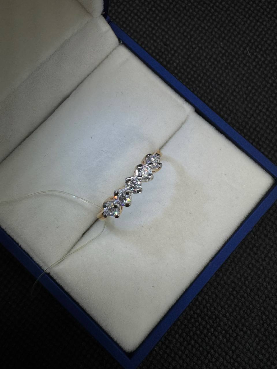 КОЛЬЦО С КАМНЯМИ (Au 585)