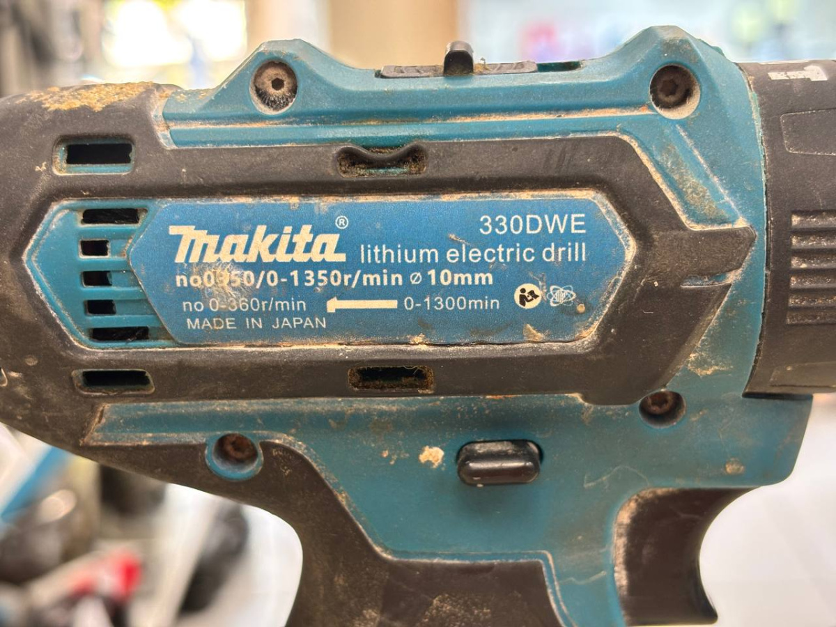 Шуруповерт Makita DF330DWE;