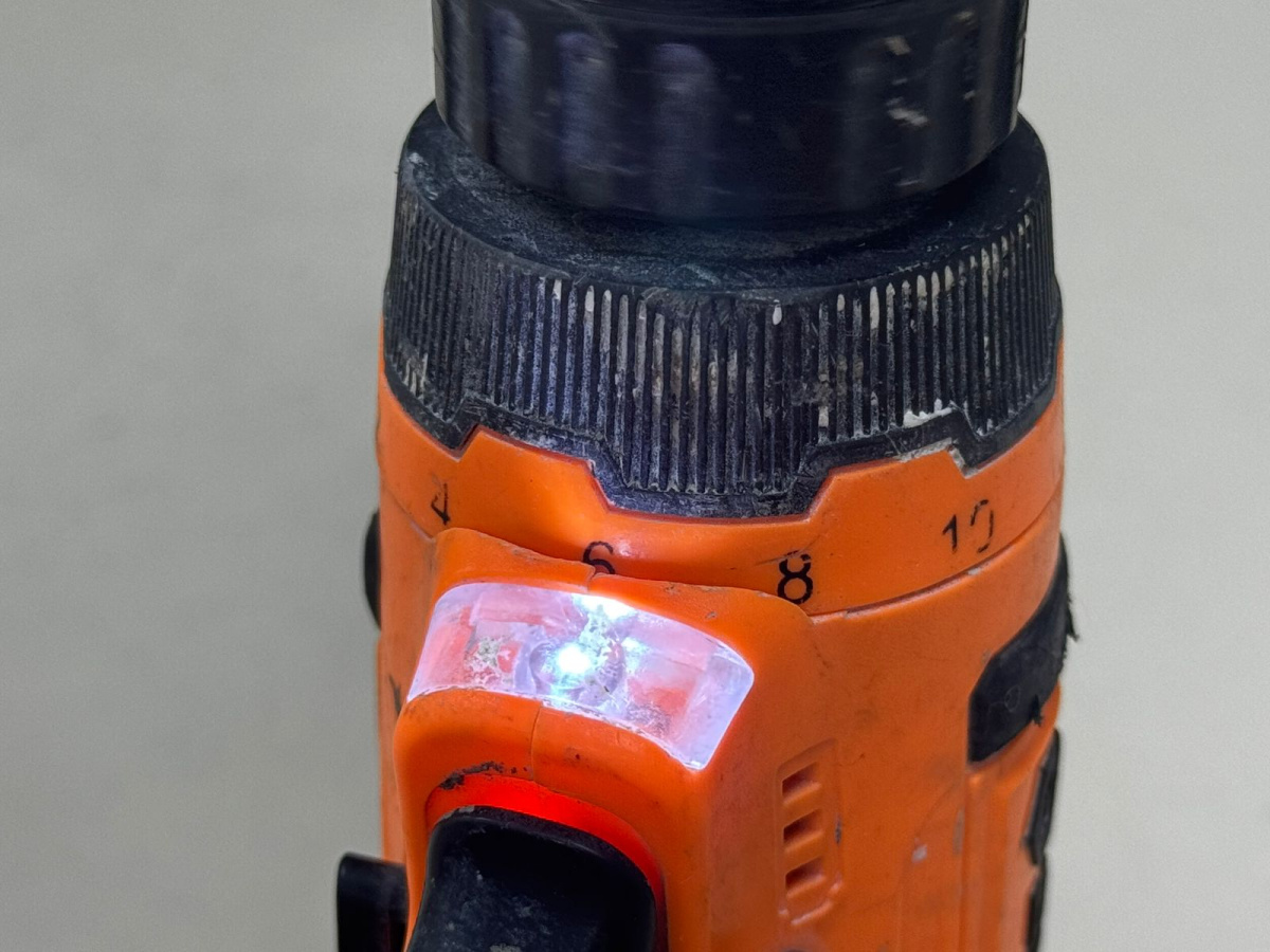 Шуруповерты Вихрь ДА-14.4Л-2К;