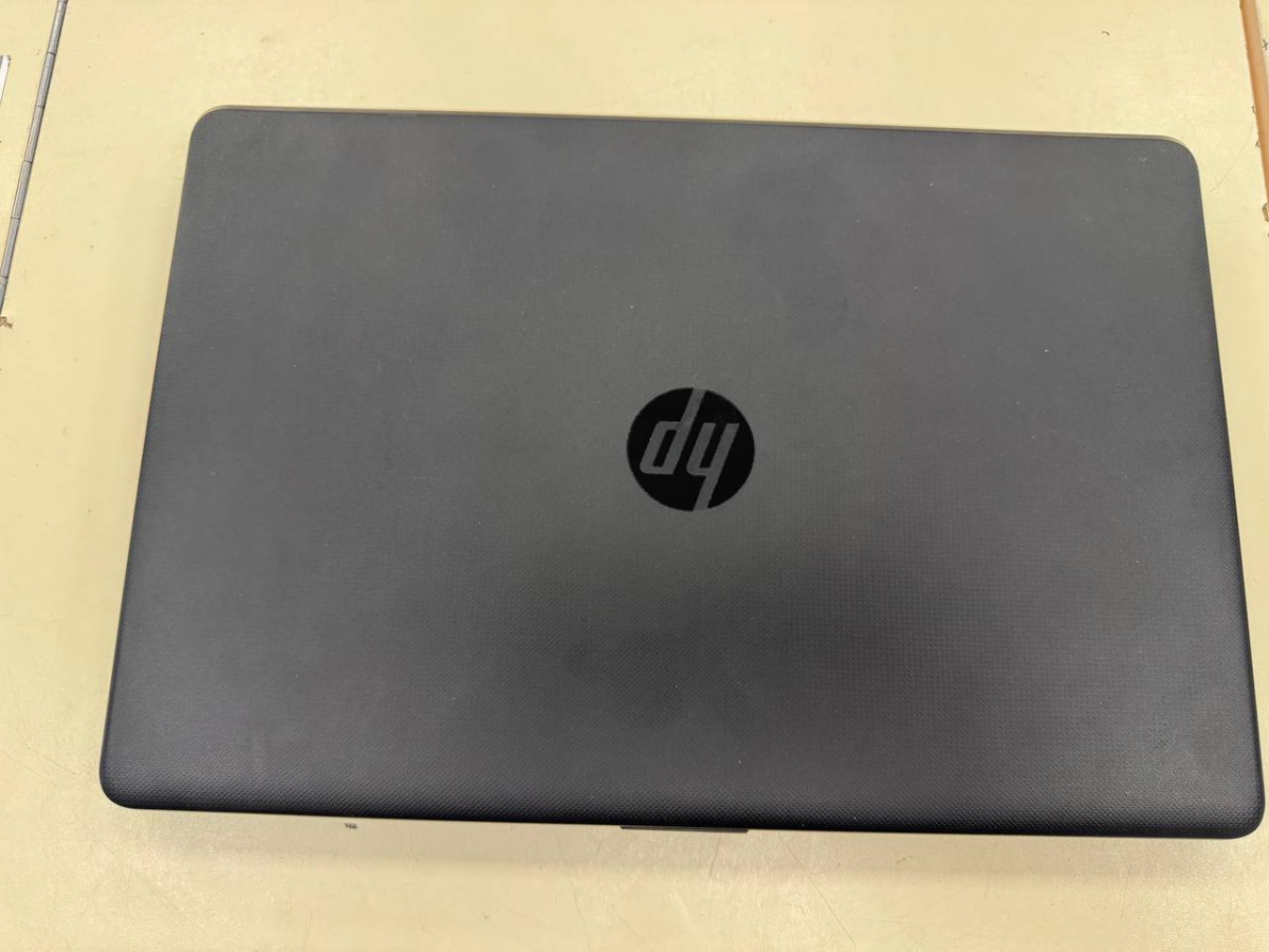 Ноутбук HP; A9-9420, Radeon R5 series, 8 Гб, 240 Гб, Нет