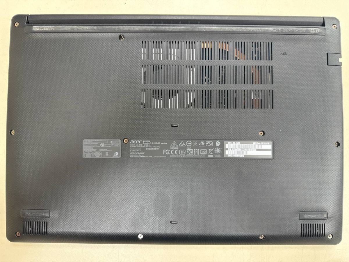 Ноутбук Acer Aspire 3; Silver 3050U, AMD Radeon (TM) Graphics, 4 Гб, Нет, 1 Tb