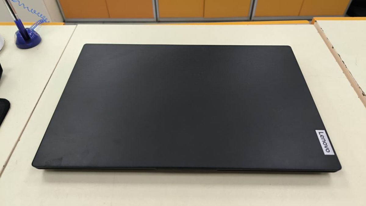 Ноутбук Lenovo v15j2alc; Ryzen 5-5500U, Radeon Graphics, 8 Гб, 256 Гб, Нет