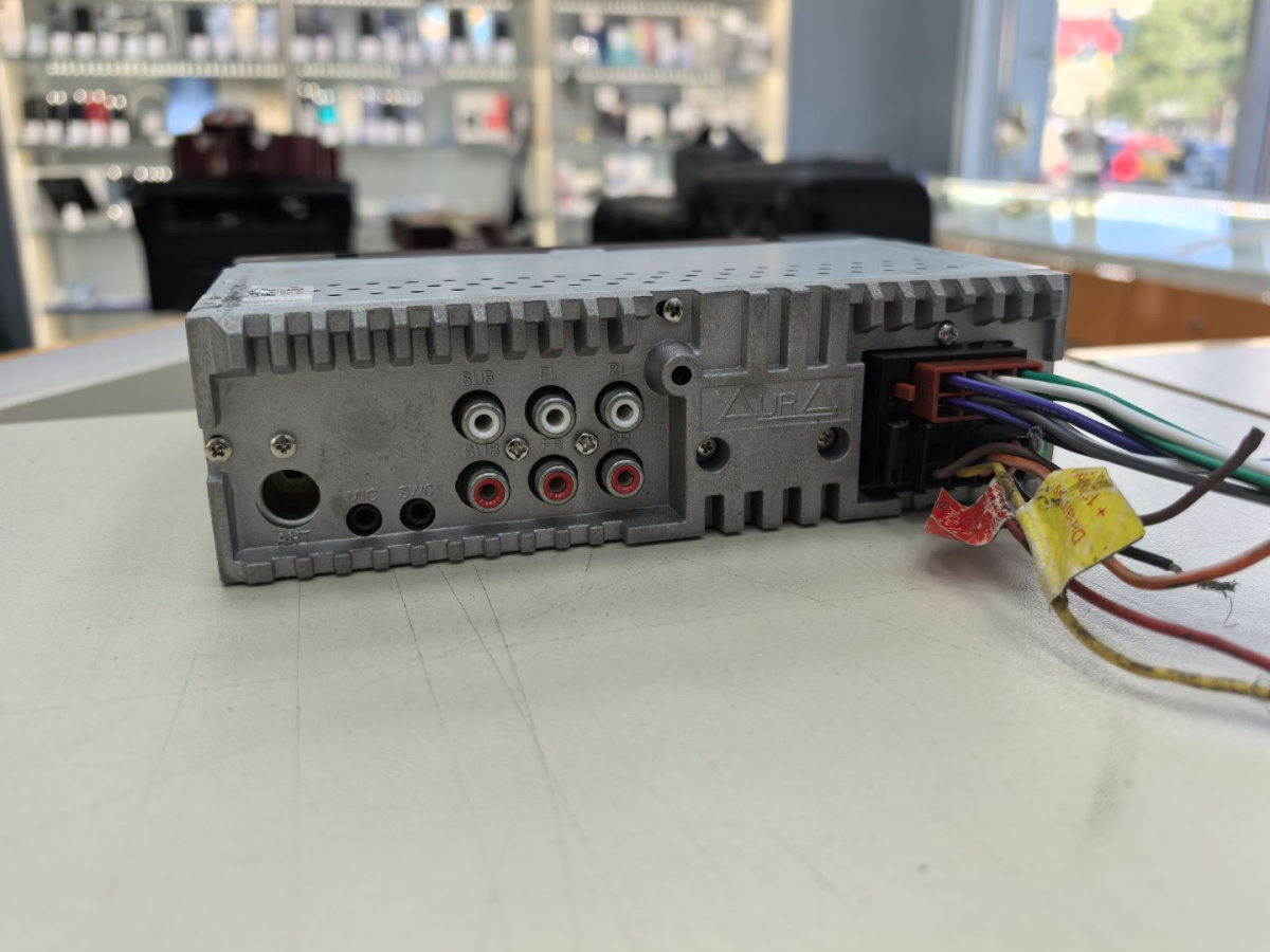 Автомагнитола Aura AMH-78DSP;
