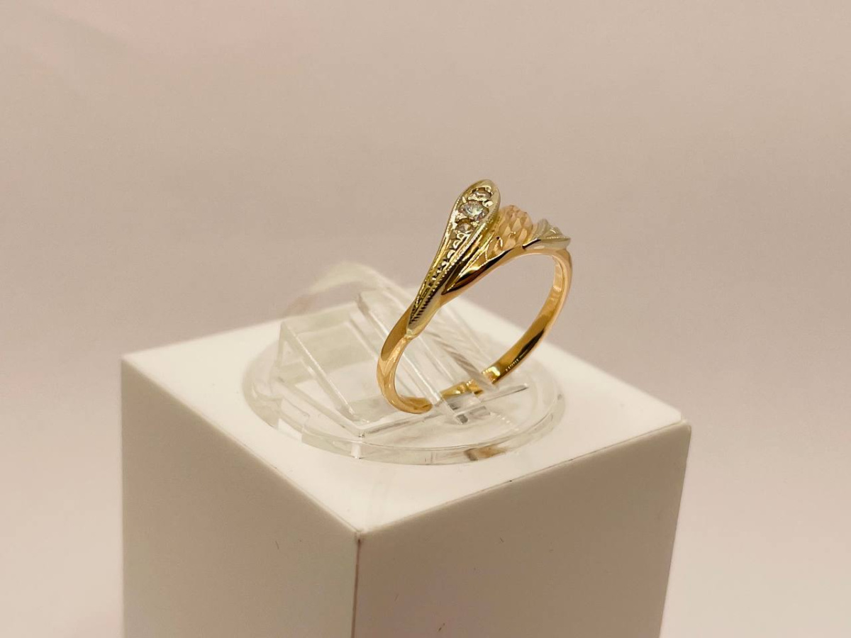 КОЛЬЦО С КАМНЯМИ (Au 585)