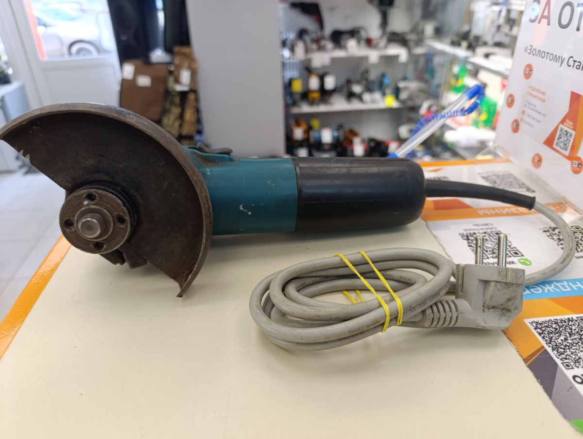 Угловая шлифмашина Makita 9555HN