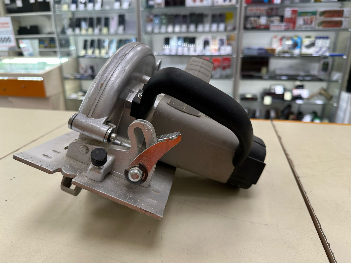 Дисковая пила Интерскол ДП-165/1200 Дисковая пила Интерскол ДП-165/1200