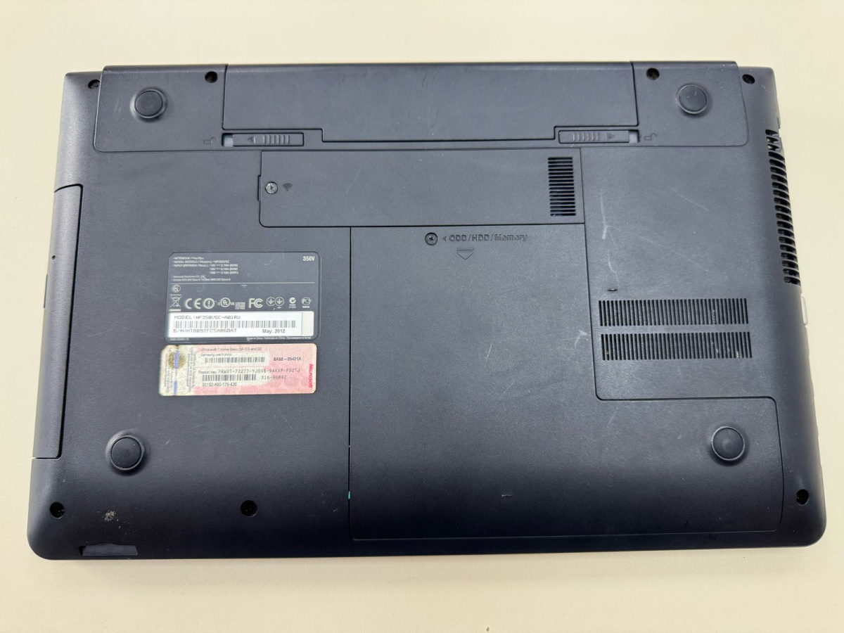 Ноутбук Samsung 300e; Core i5-2430M, GeForce GT 520MX, 4 Гб, 500 Гб