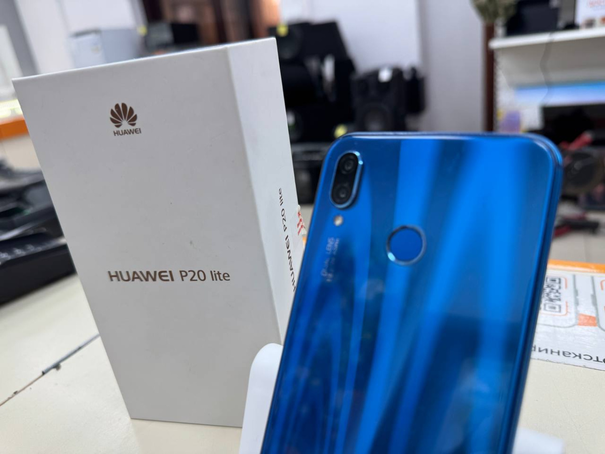 Смартфон Huawei P20 lite