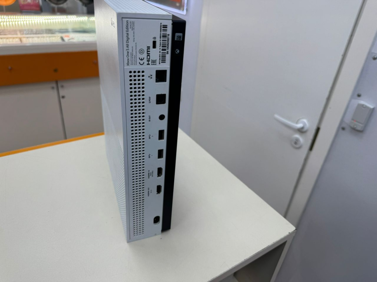Игровая приставка  Xbox One S Digital Edition 500 GB