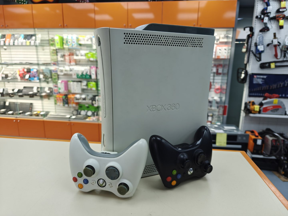 Игровая приставка Xbox 360;