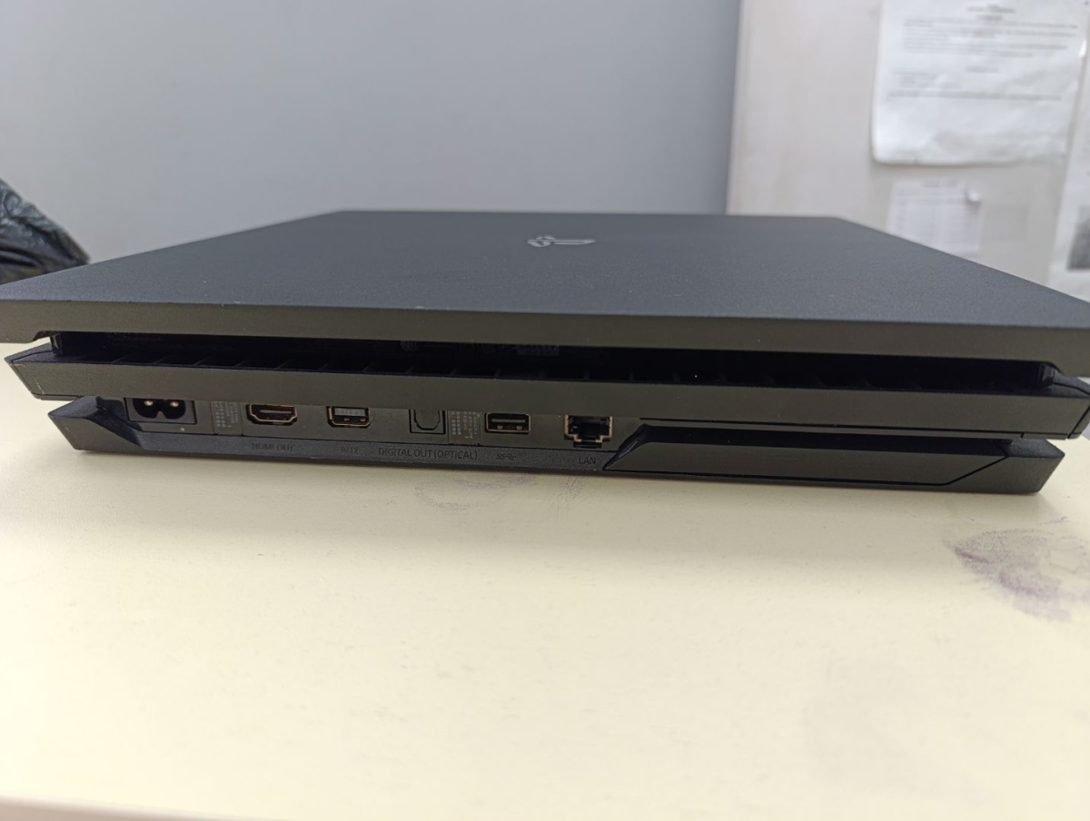Игровая приставка PlayStation 4 Pro 1Tb