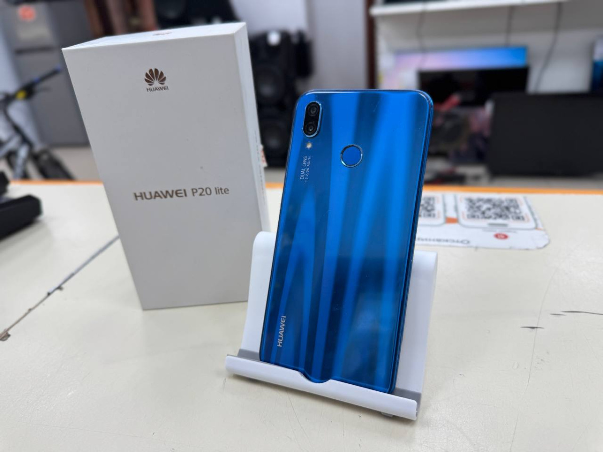 Смартфон Huawei P20 lite