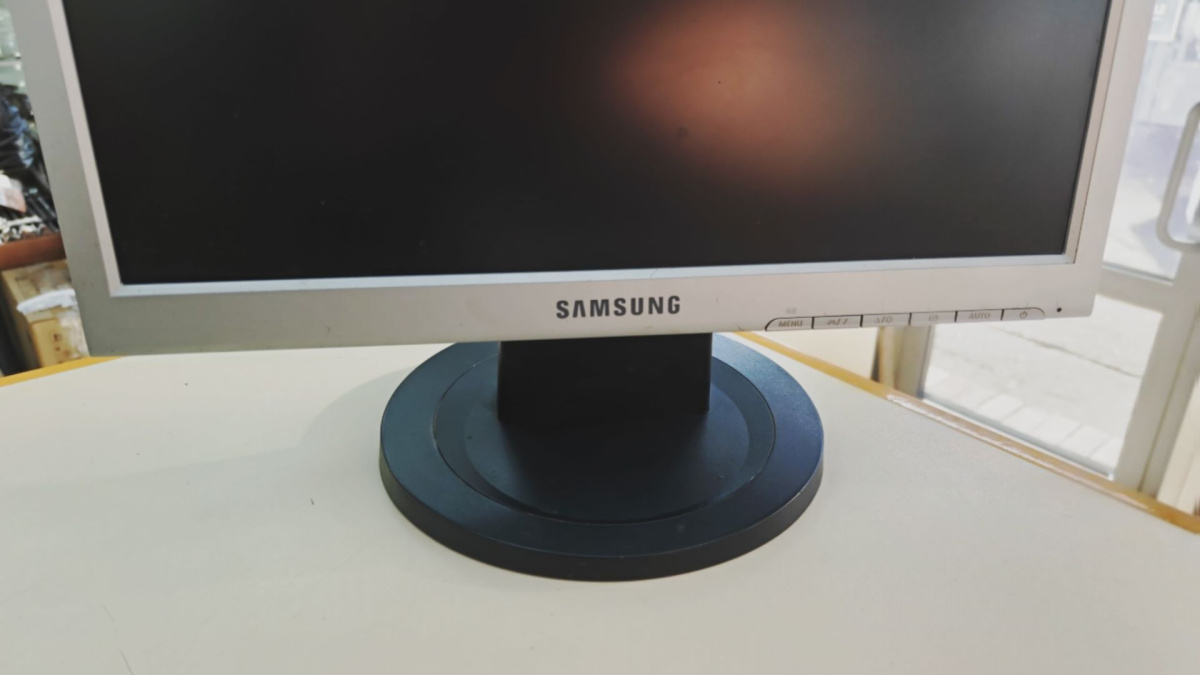 Монитор Samsung 720N