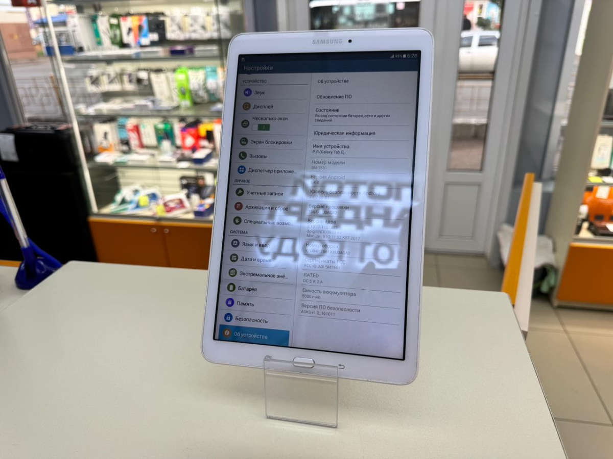 Планшет Samsung Galaxy Tab E 9.6 (SM-T561) 8Gb