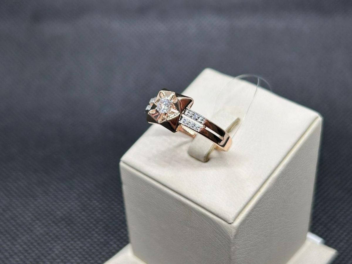 КОЛЬЦО С КАМНЯМИ (Au 585)