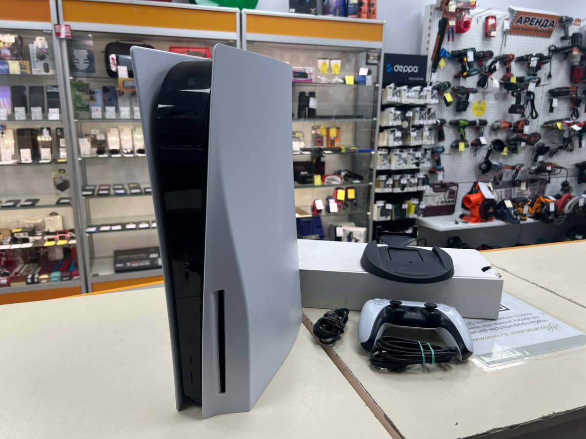 Игровая приставка PlayStation 5 825Gb (С дисководом)