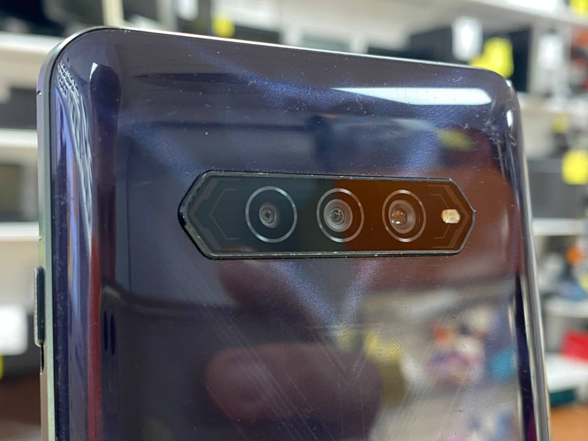 Смартфон Xiaomi BlackShark 4 8/128