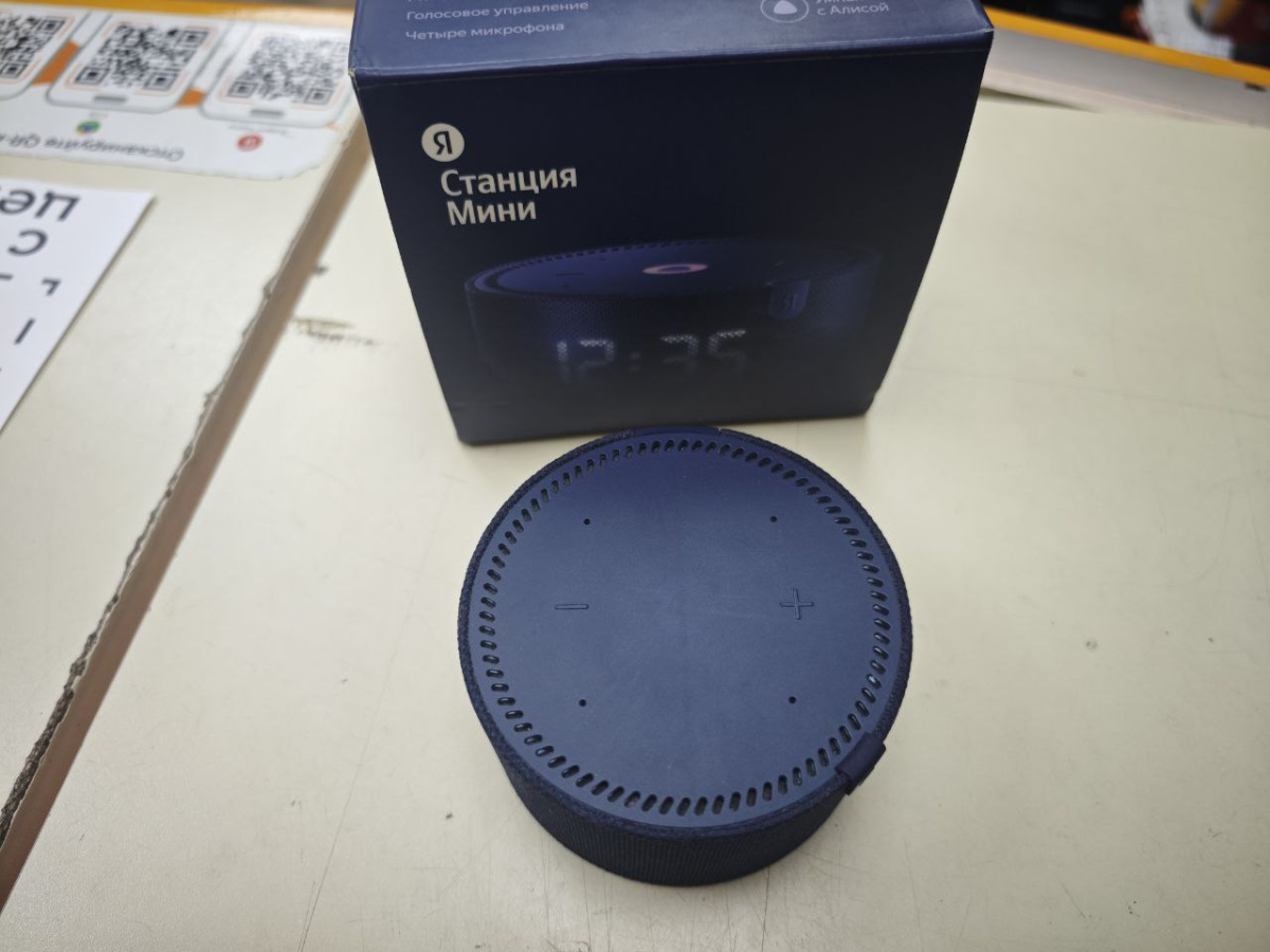 Умная колонка Яндекс Мини с часами